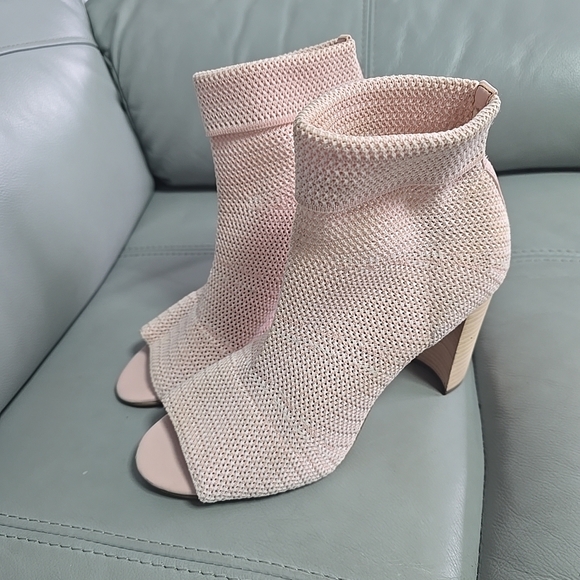 Avec Les Filles Mariah Peep Toe Stretch Knit Sock Ankle Heels Light Pink Size 8M - Picture 1 of 9
